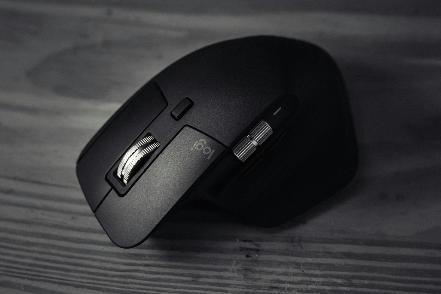 mouse is responding on black surfaces